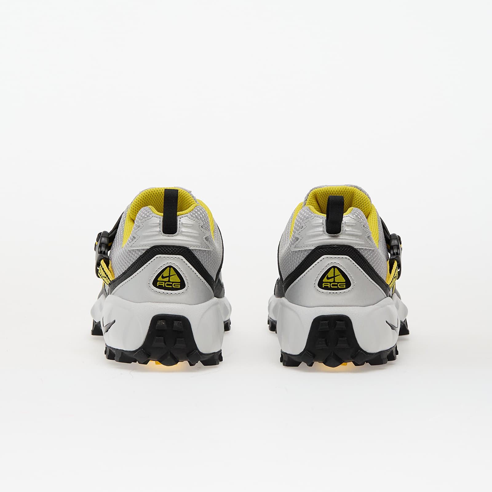 Men's sneakers and shoes Nike Acg Phassad Black/ Yellow Zest-Metallic Silver