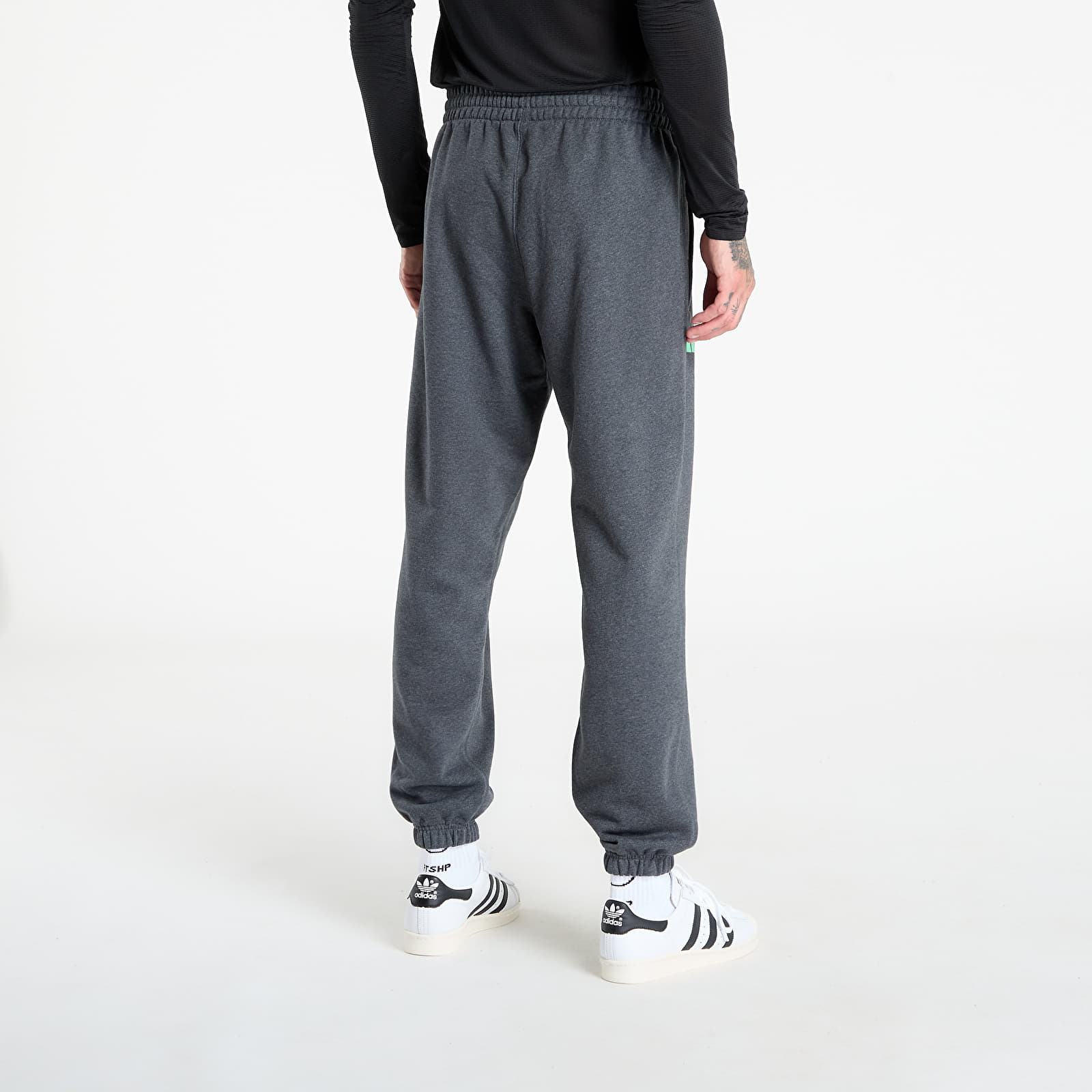 Pantalones de chándal para hombre adidas Mercedes - AMG Petronas Formula One Team Premium Sweat Joggers Dark Grey Heather