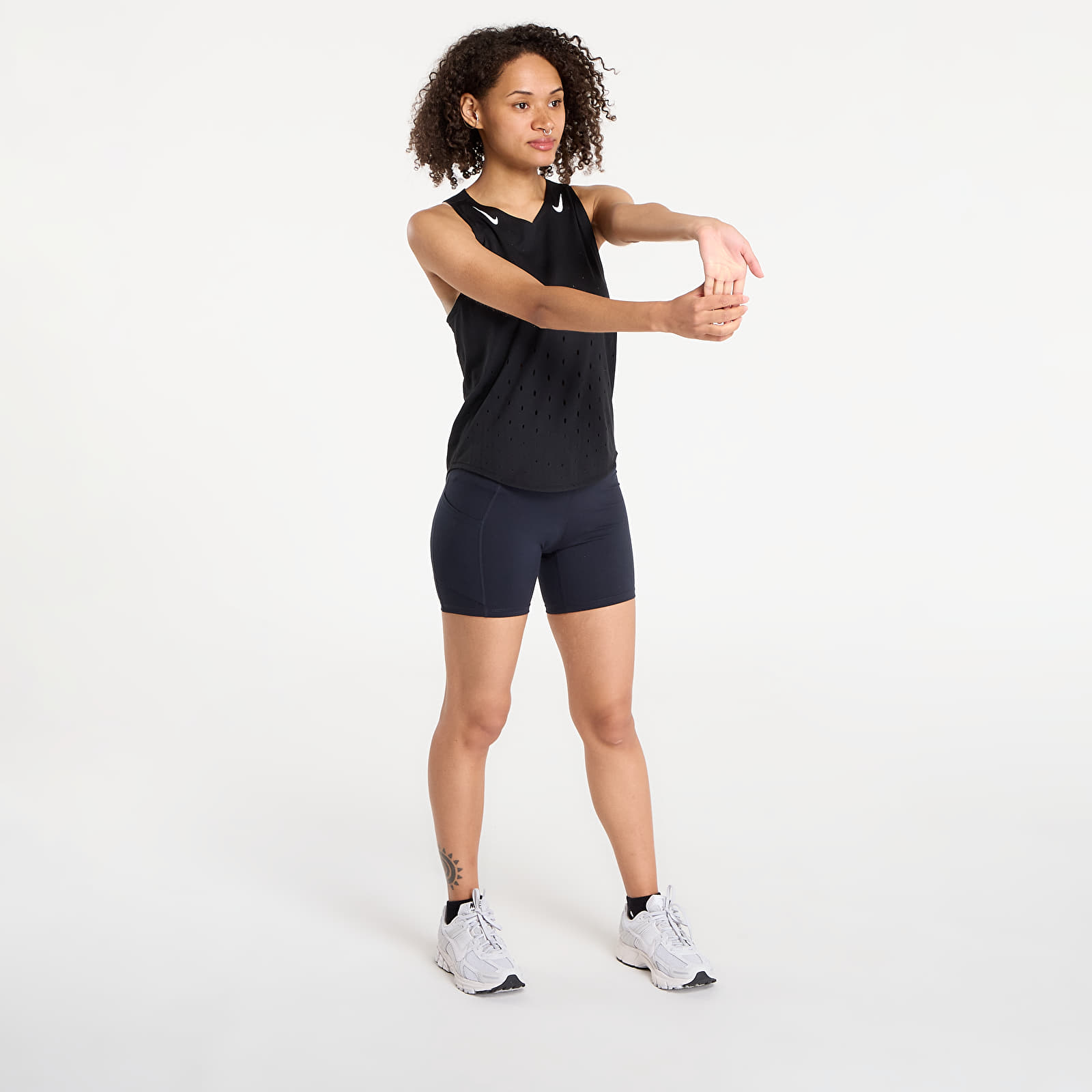 Camisetas de tirantes para mujer Nike AeroSwift Women's Dri-FIT ADV Running Singlet Black/ White/ White