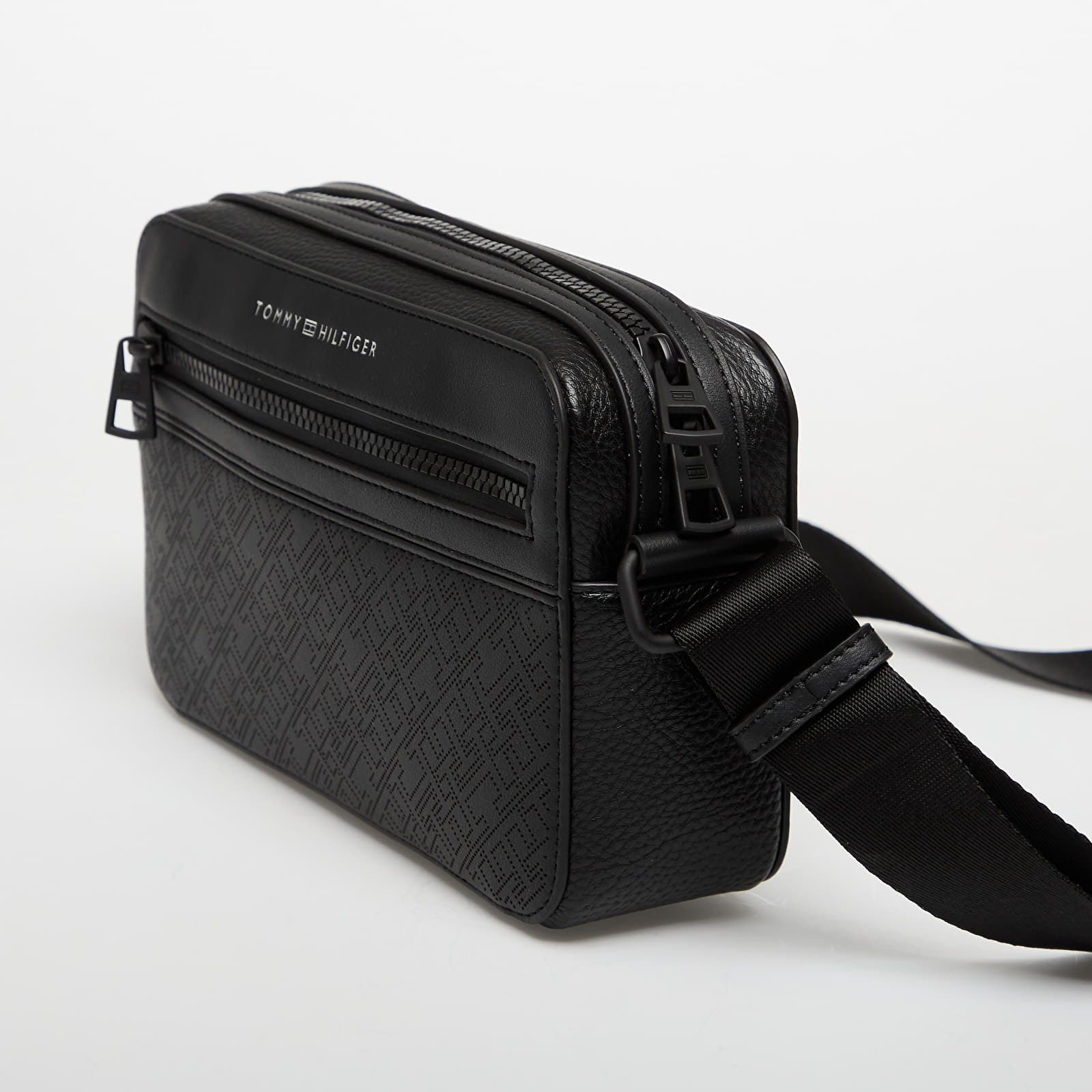Shoulder bags Tommy Hilfiger Monogram Ew Reporter Black