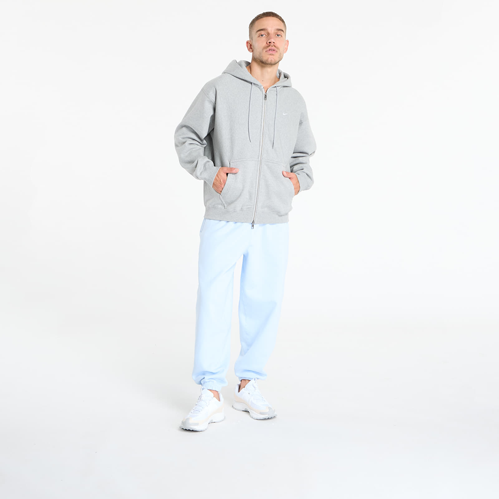 Vīriešu džemperi Nike Solo Swoosh Men's Full-Zip Fleece Hoodie Dk Grey Heather/ Lt Smoke Grey/ White