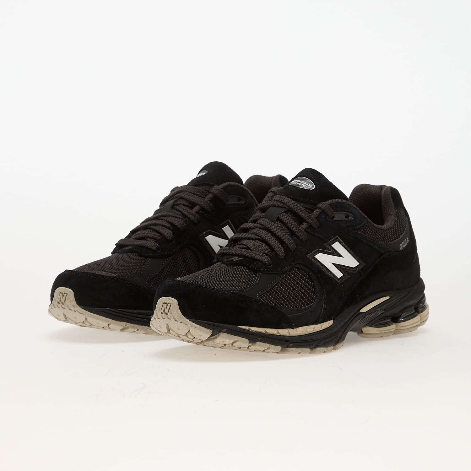 Men's sneakers and shoes New Balance 2002R Black