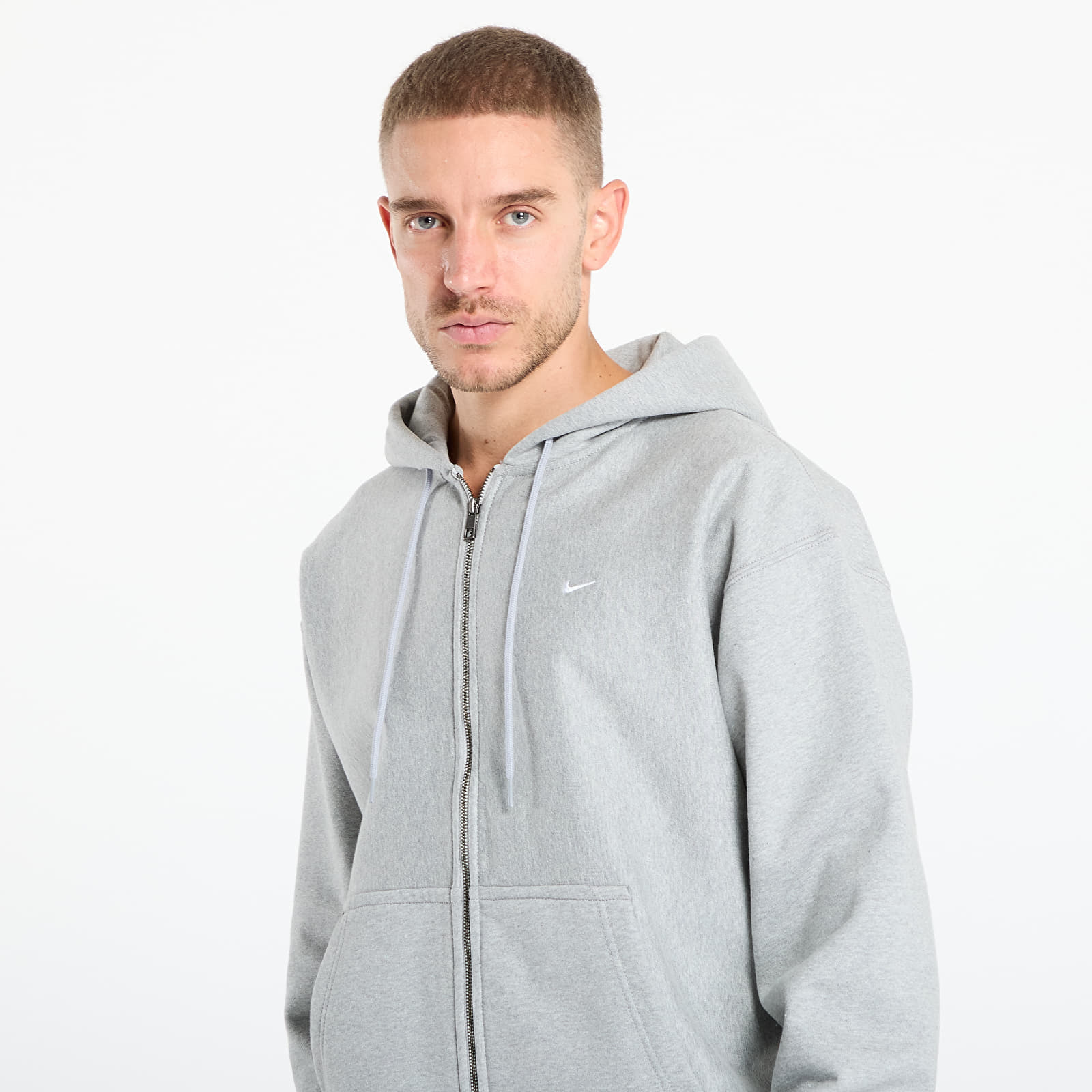 Vīriešu džemperi Nike Solo Swoosh Men's Full-Zip Fleece Hoodie Dk Grey Heather/ Lt Smoke Grey/ White
