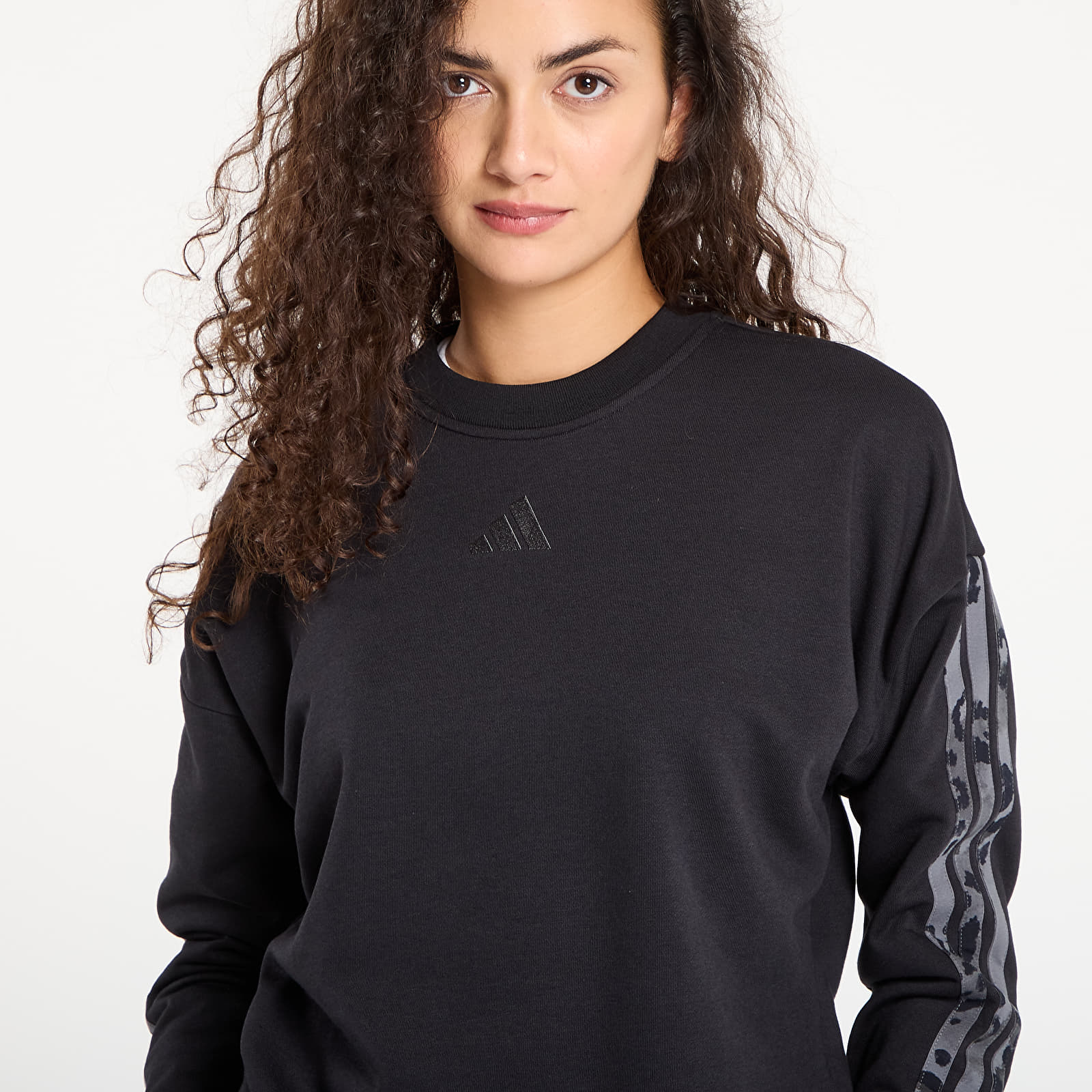 Hupparit ja collegepaidat adidas W Animal Print French Terry 3 Stripes Sweatshirt Black/ Multicolor