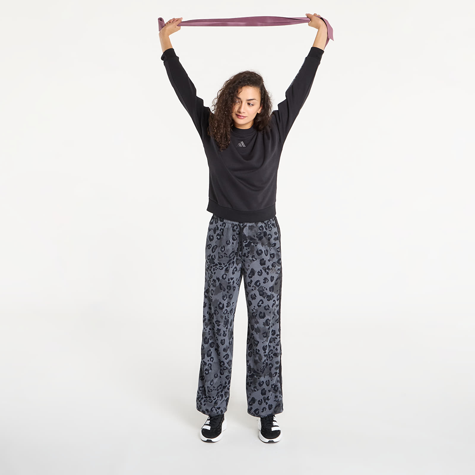 Hupparit ja collegepaidat adidas W Animal Print French Terry 3 Stripes Sweatshirt Black/ Multicolor