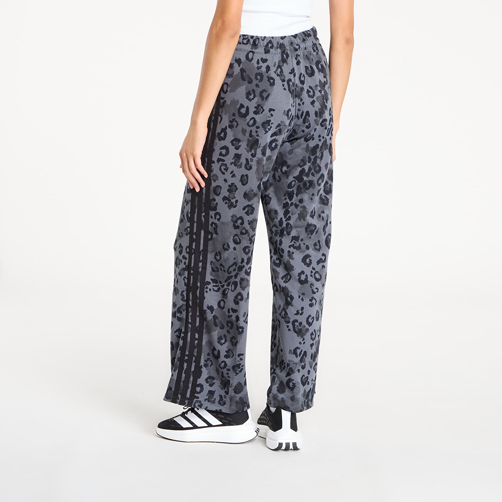 Joggingbukser adidas W Animal Print 3 Stripes Open Hem Joggers Multicolor/ Grey Five