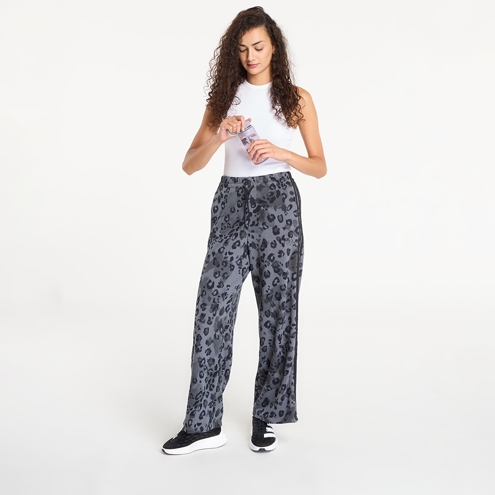 Joggingbukser adidas W Animal Print 3 Stripes Open Hem Joggers Multicolor/ Grey Five