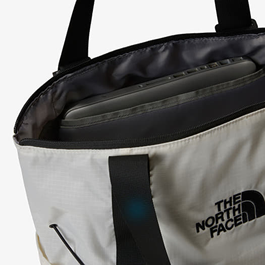 gardenia white/tnf black north face backpack The Women's Recon Everyday Laptop It is equipped with a super lightweight and durable FlexVent suspension system THE NORTH FACE Gardenia White