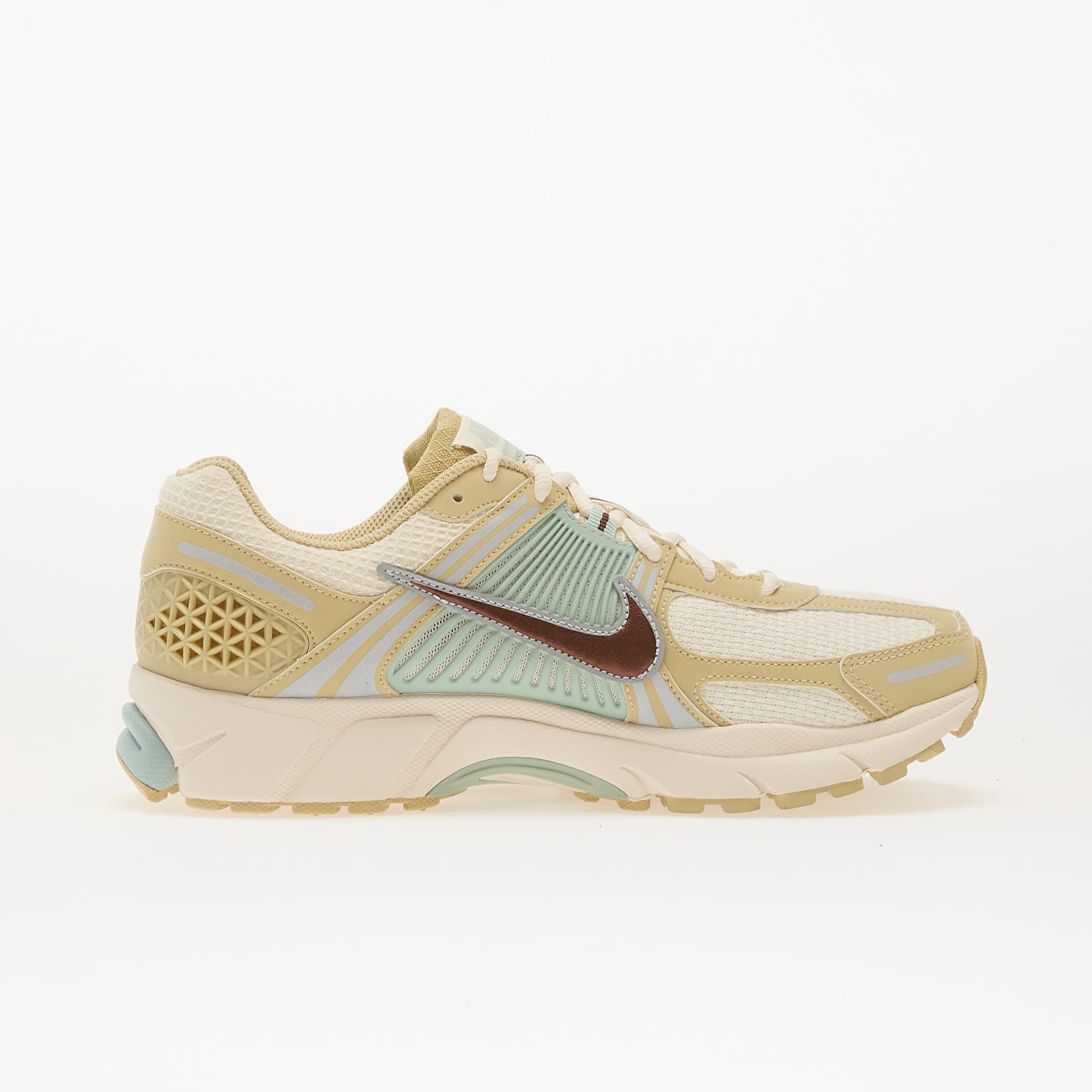 Men's sneakers and shoes Nike Zoom Vomero 5 Se Team Gold/ Fauna Brown-Pale Ivory-Seafoam-Mtlc Platinum-Mtlc Platinum