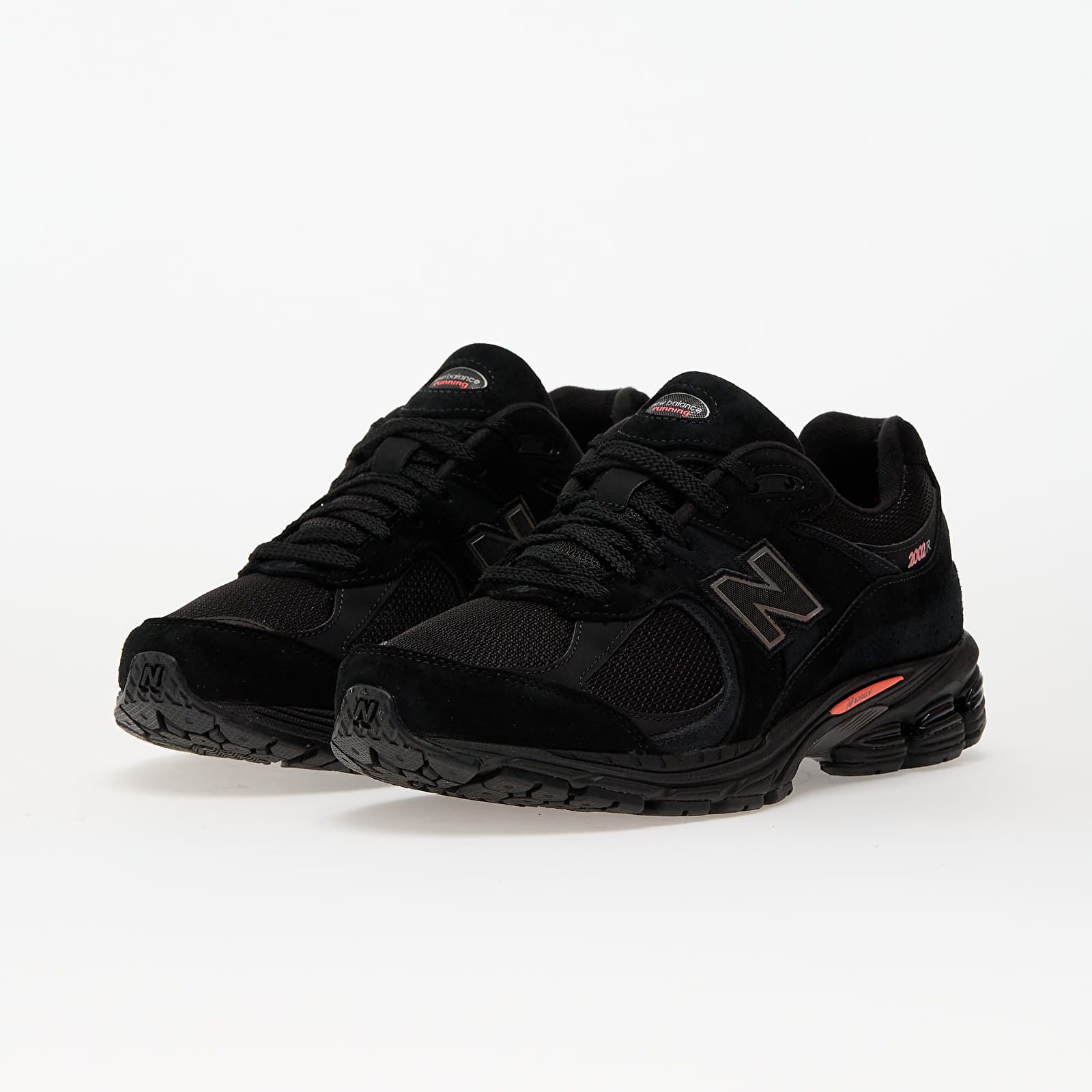 Men's sneakers and shoes New Balance 2002R Black