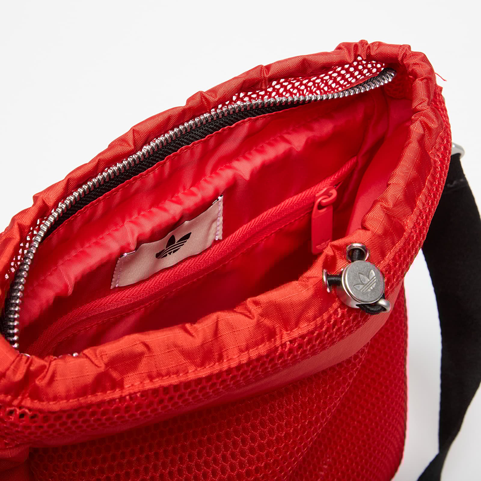 Мъжки чанти за рамо adidas La Brea Bucket Bag Vivid Red