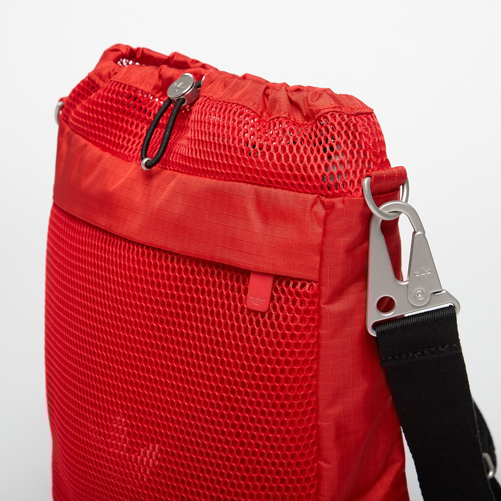 Мъжки чанти за рамо adidas La Brea Bucket Bag Vivid Red