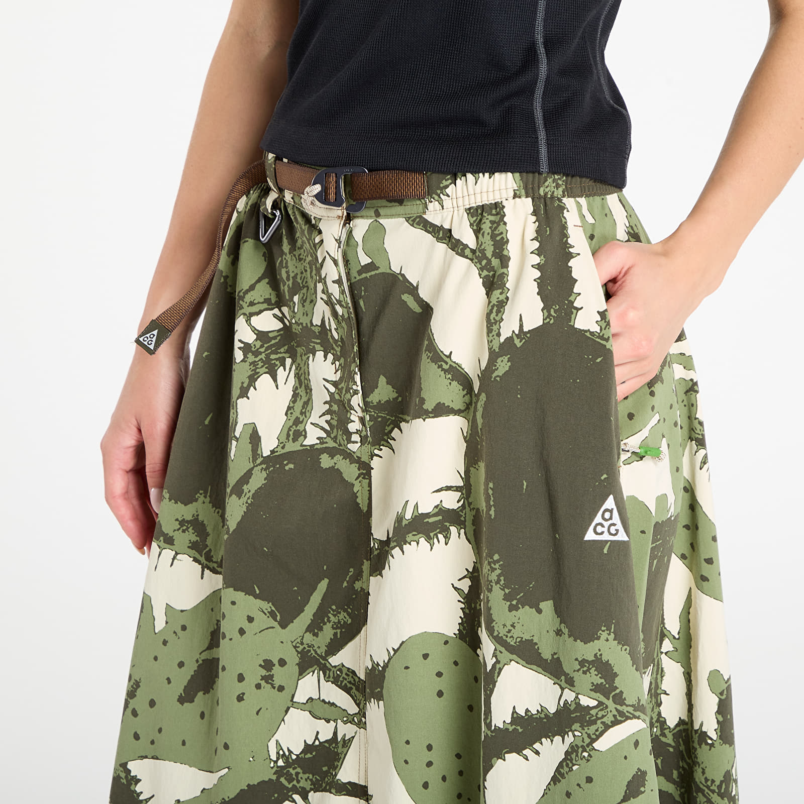 Saias de mulher Nike ACG "Smith Summit" Women's Skirt Lt Khaki/ Cargo Khaki/ Summit White