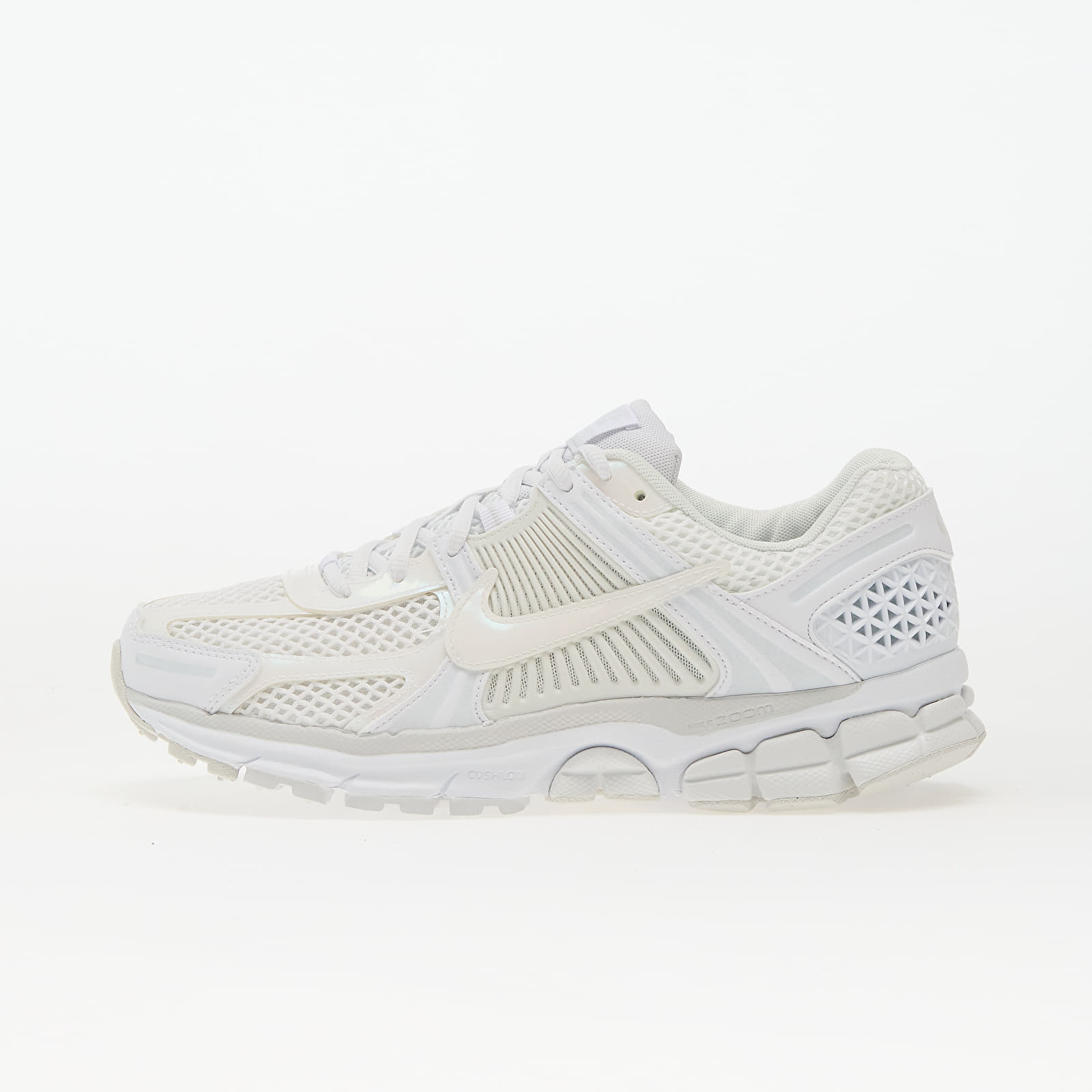 Sneakers och skor för kvinnor Nike W Zoom Vomero 5 SE White/ White-Platinum Tint-Summit White-Black