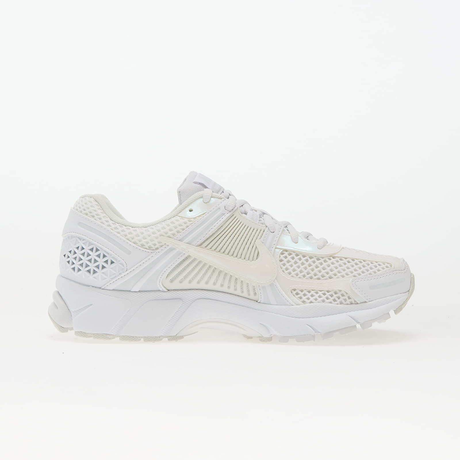 Sneakers och skor för kvinnor Nike W Zoom Vomero 5 SE White/ White-Platinum Tint-Summit White-Black