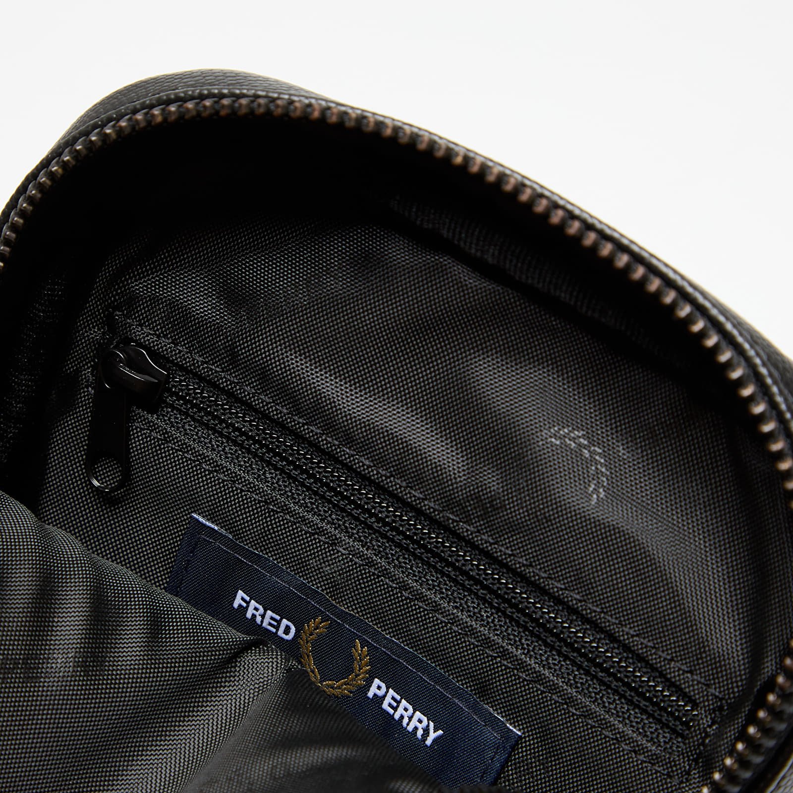 Men's Shoulder Bags FRED PERRY Scotchgrain Leather Side Bag Black