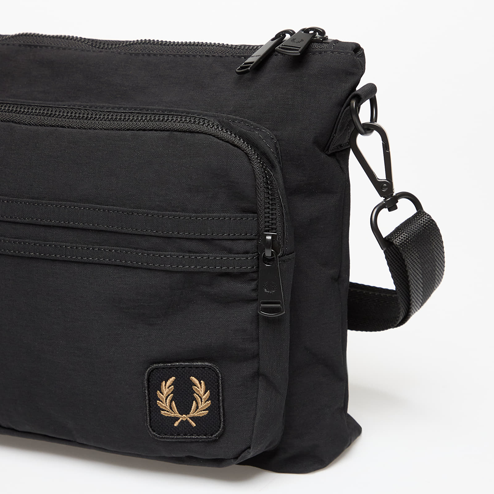 Sacs à bandoulière pour hommes FRED PERRY Nylon Badge Crossbody Bag Black