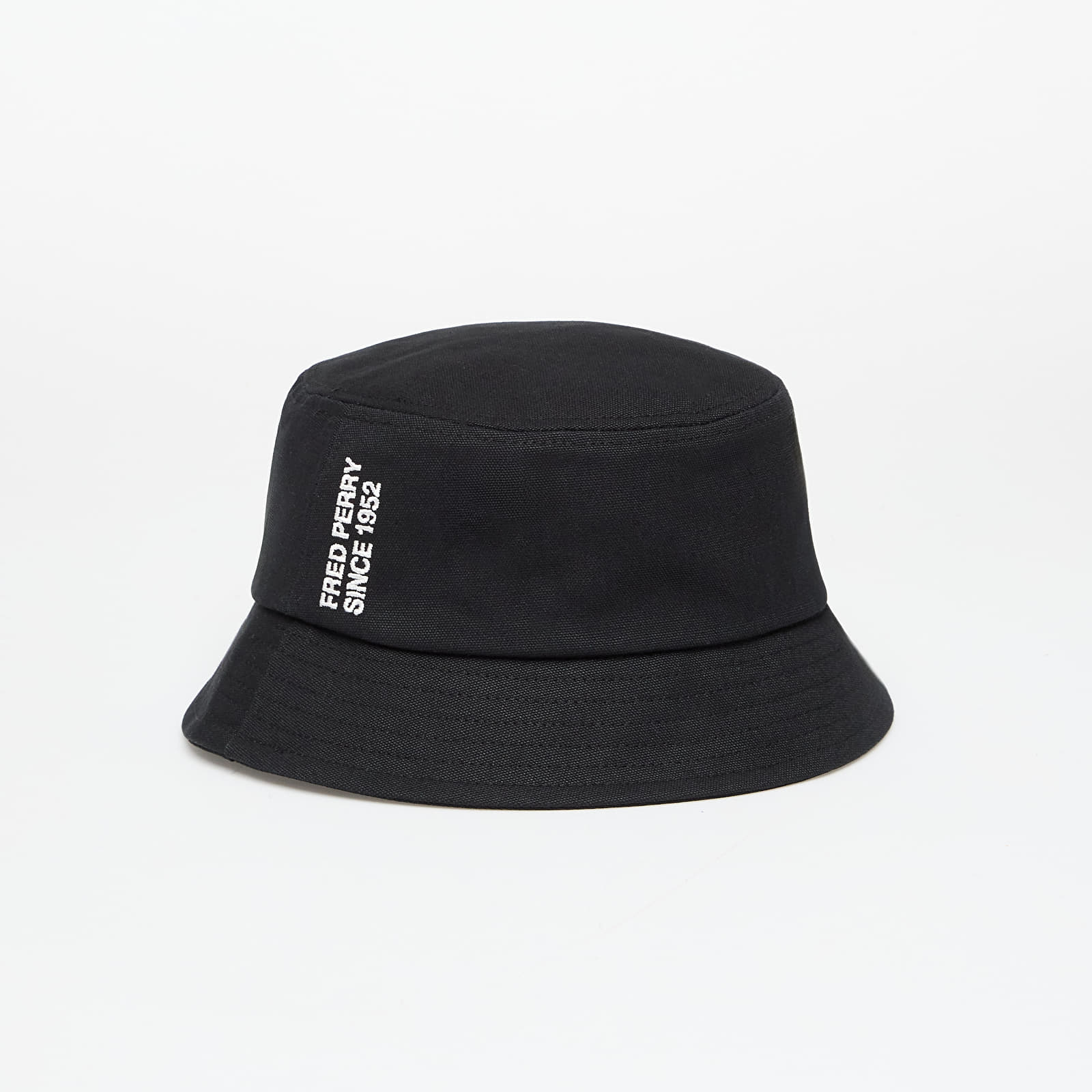 Herenhoeden FRED PERRY Bold Branding Canvas Buckethat Black/ Snow White