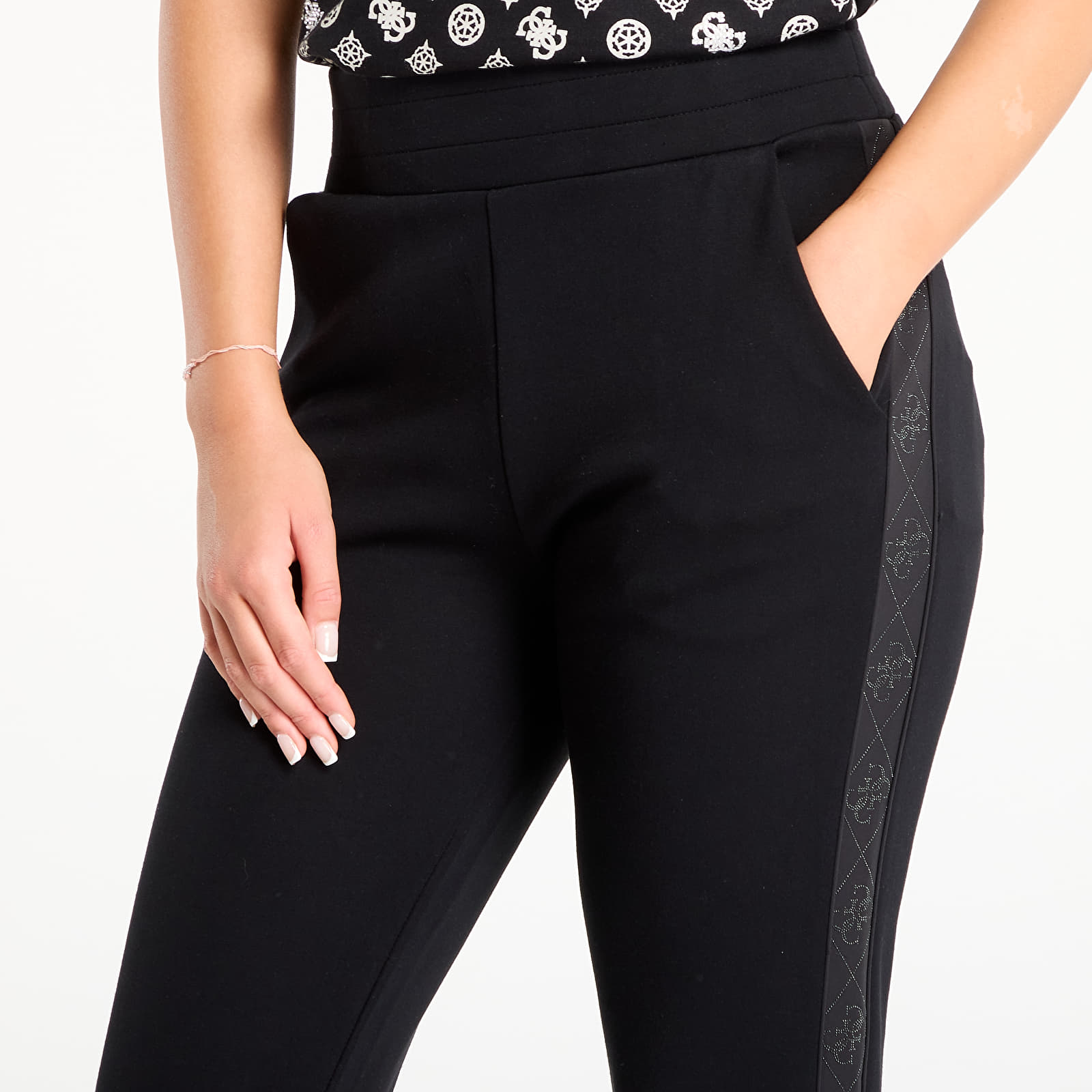Hosen für Frauen GUESS New Victoire Scuba Pant Black