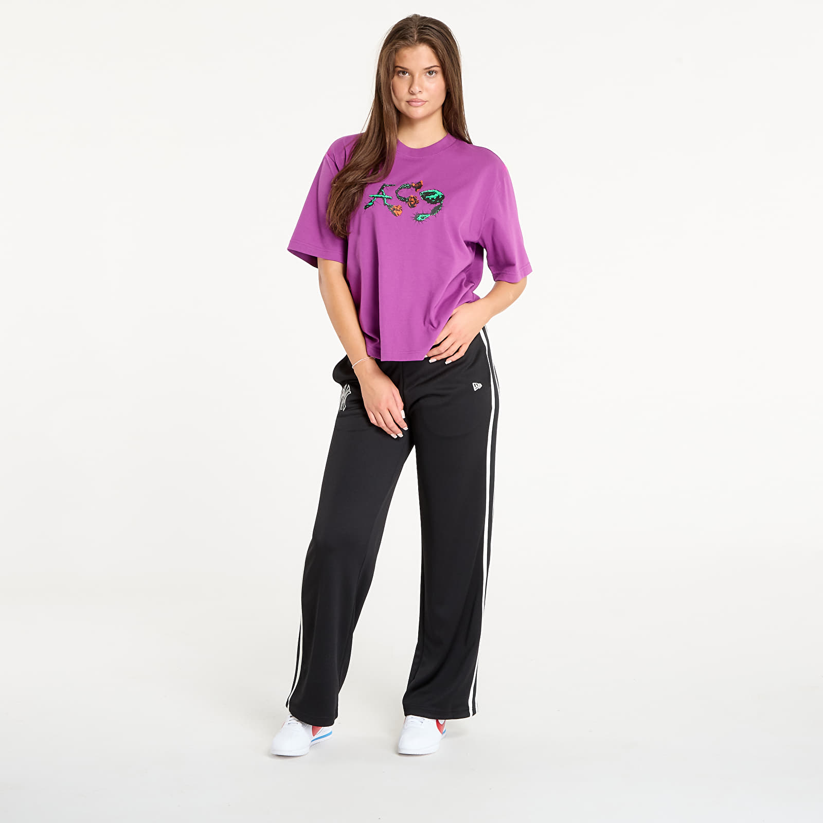 T-shirts de senhora Nike ACG Women's Graphic T-Shirt Bold Berry