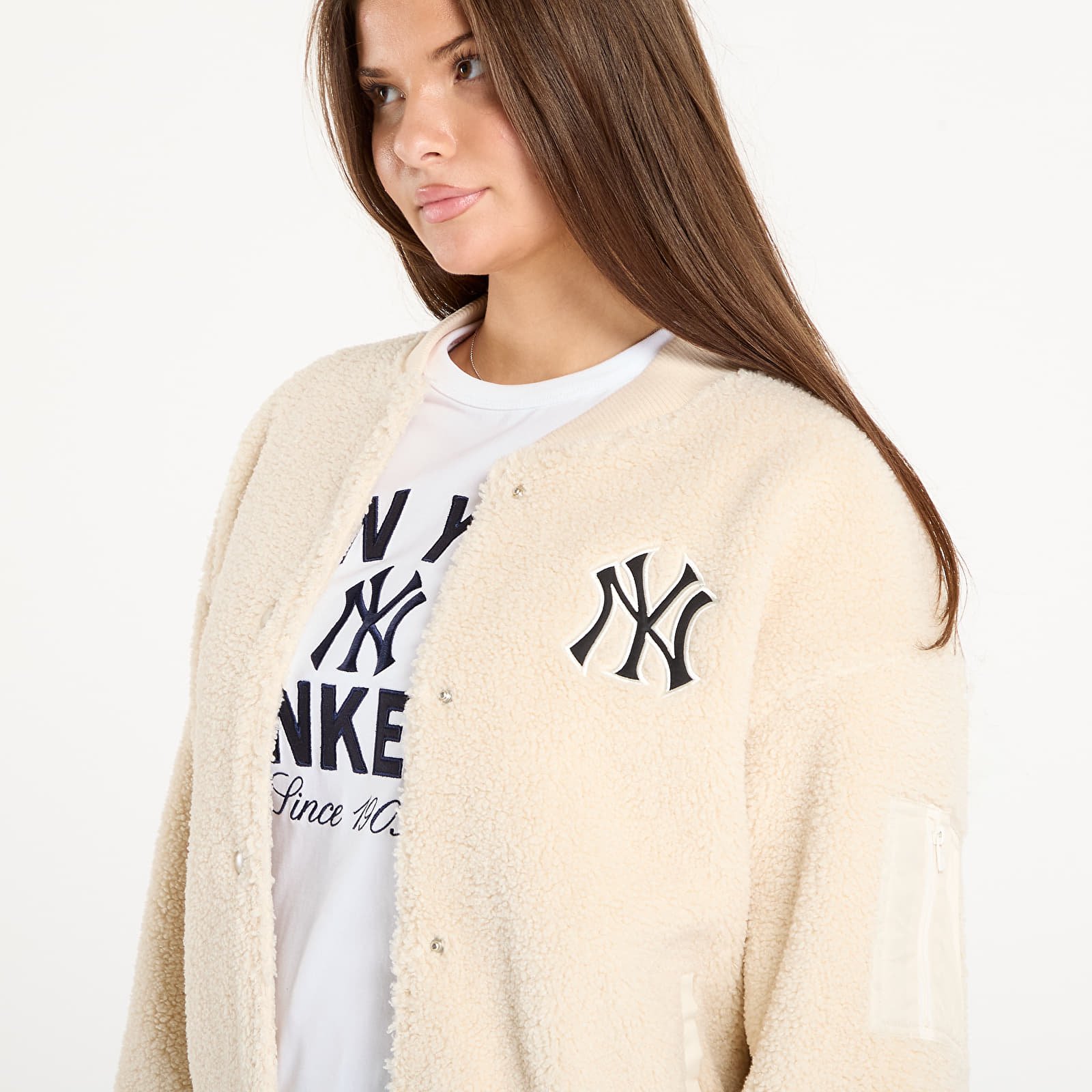 Chaquetas de mujer New Era MLB Sherpa Bomber New York Yankees Light Cream