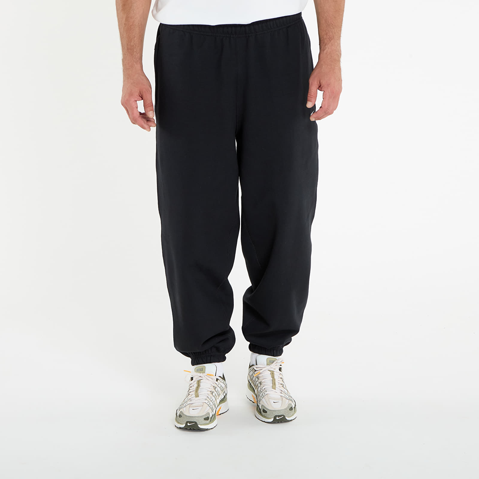 Sweatpants Nike Solo Swoosh Men's Cuffed Fleece Pants Black/ Black/ White