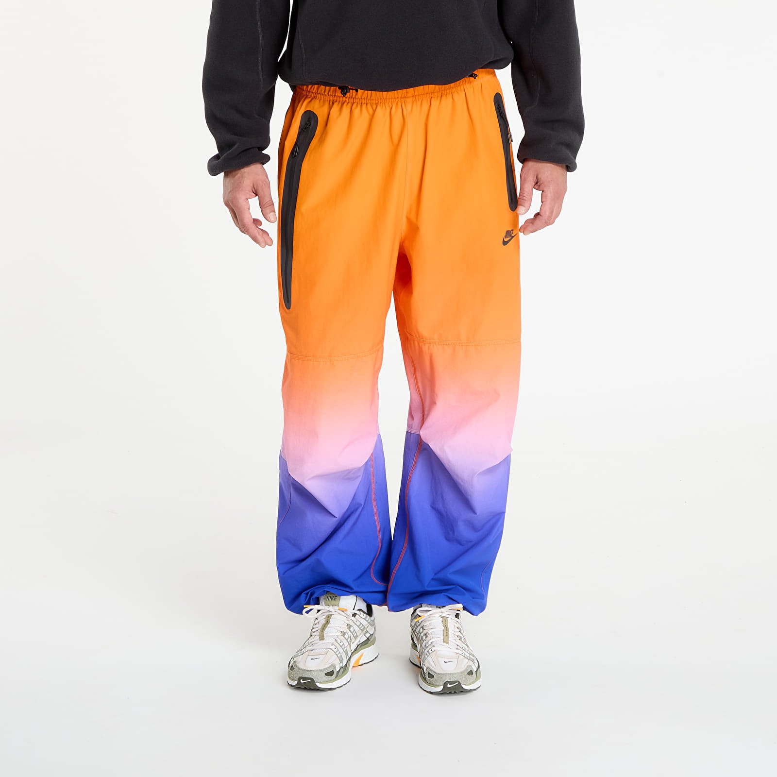 Pantaloni uomo Nike Tech Men's Woven Pants Game Royal/ Safety Orange