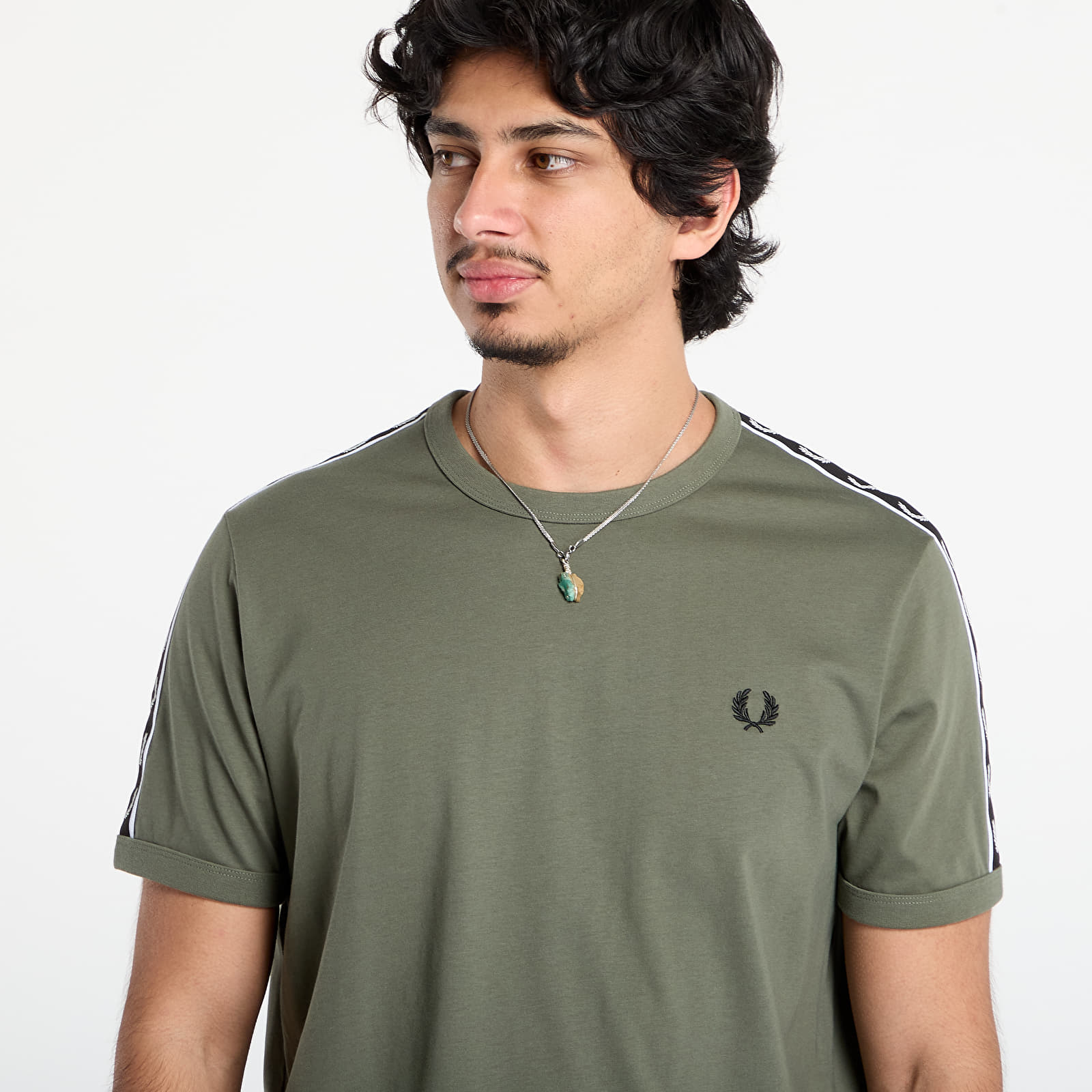 T-shirts til mænd FRED PERRY Contrast Tape Ringer T-Shirt Lrlwrthgreen/ Blk
