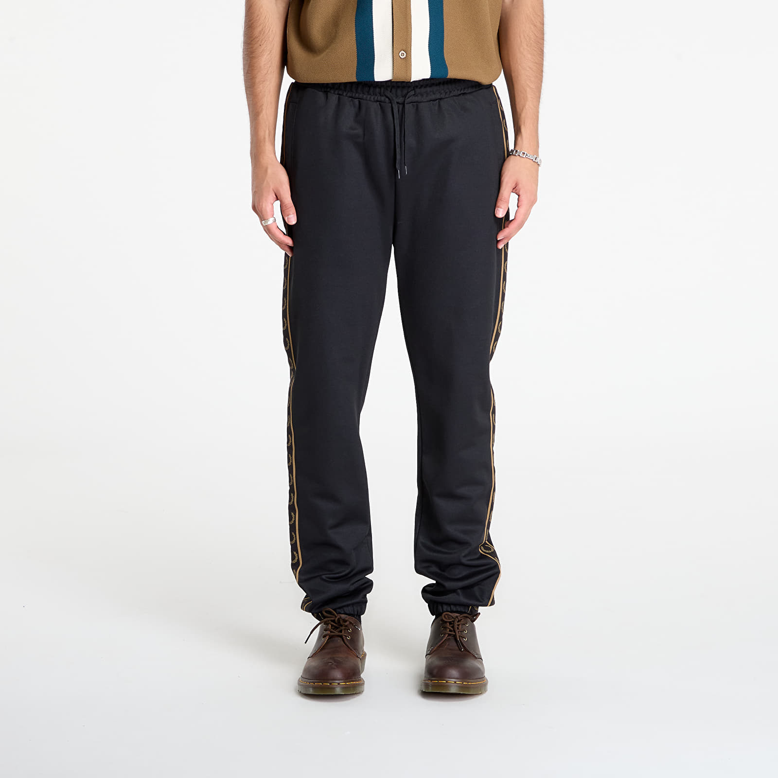 Broeken voor heren FRED PERRY Contrast Tape Track Pant Black/ Shadedston