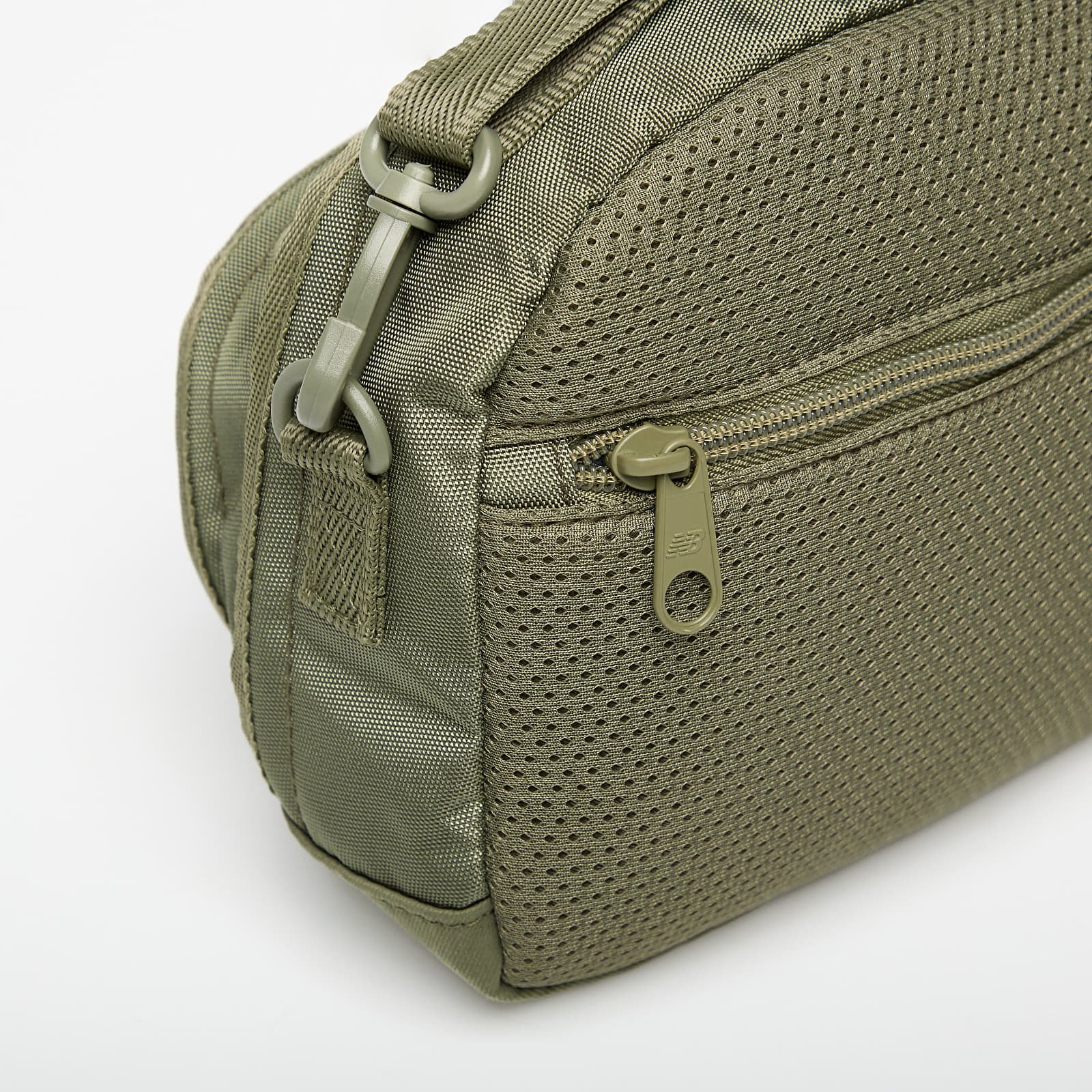 Schoudertassen voor mannen New Balance Athletics Sling Bag Dark Olive