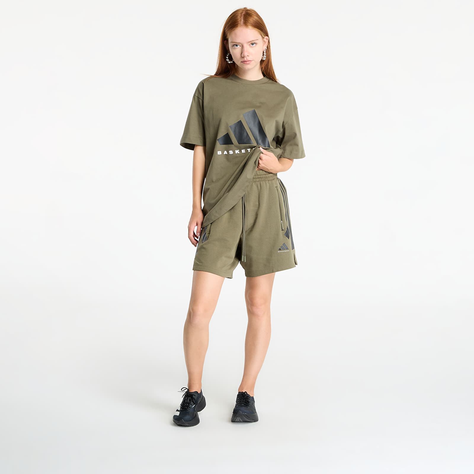 T-skjorter for menn adidas Basketball T-Shirt UNISEX Olive Strata