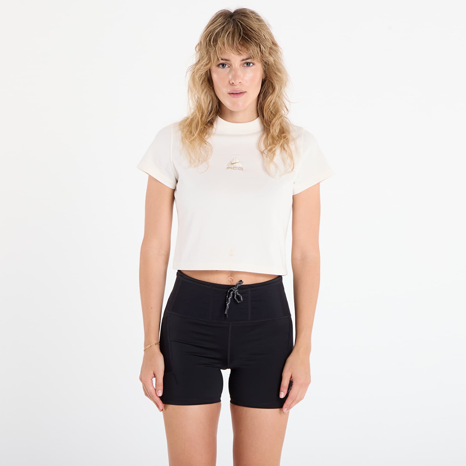 Футболки Nike ACG Women's Dri-FIT Short-Sleeve T-Shirt Pale Ivory/ Lt Khaki/ Parachute Beige