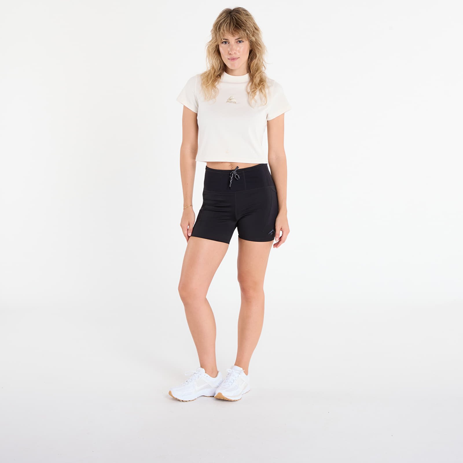 Футболки Nike ACG Women's Dri-FIT Short-Sleeve T-Shirt Pale Ivory/ Lt Khaki/ Parachute Beige