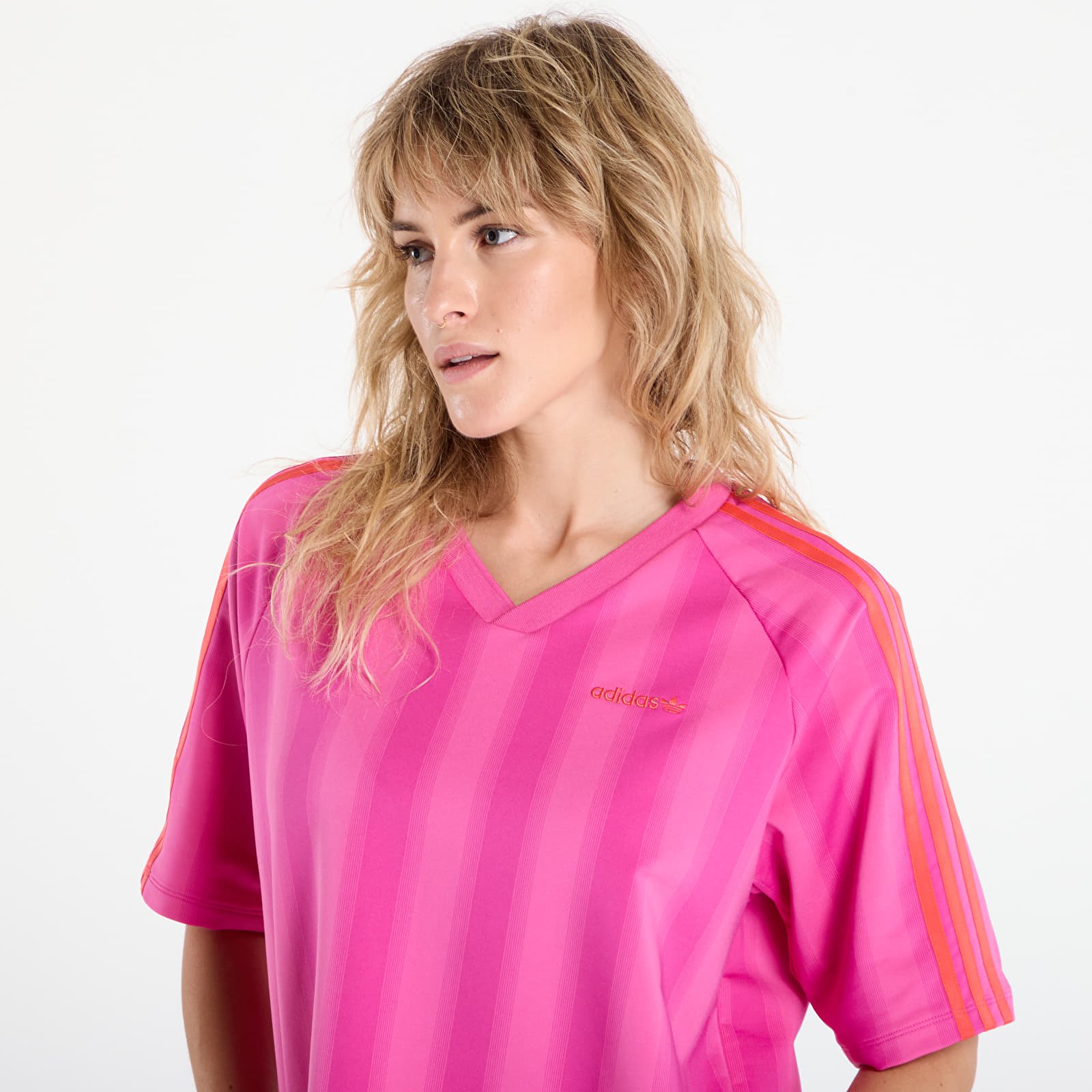 Sieviešu T-krekli adidas Linear Tee Semi Lucid Fuchsia