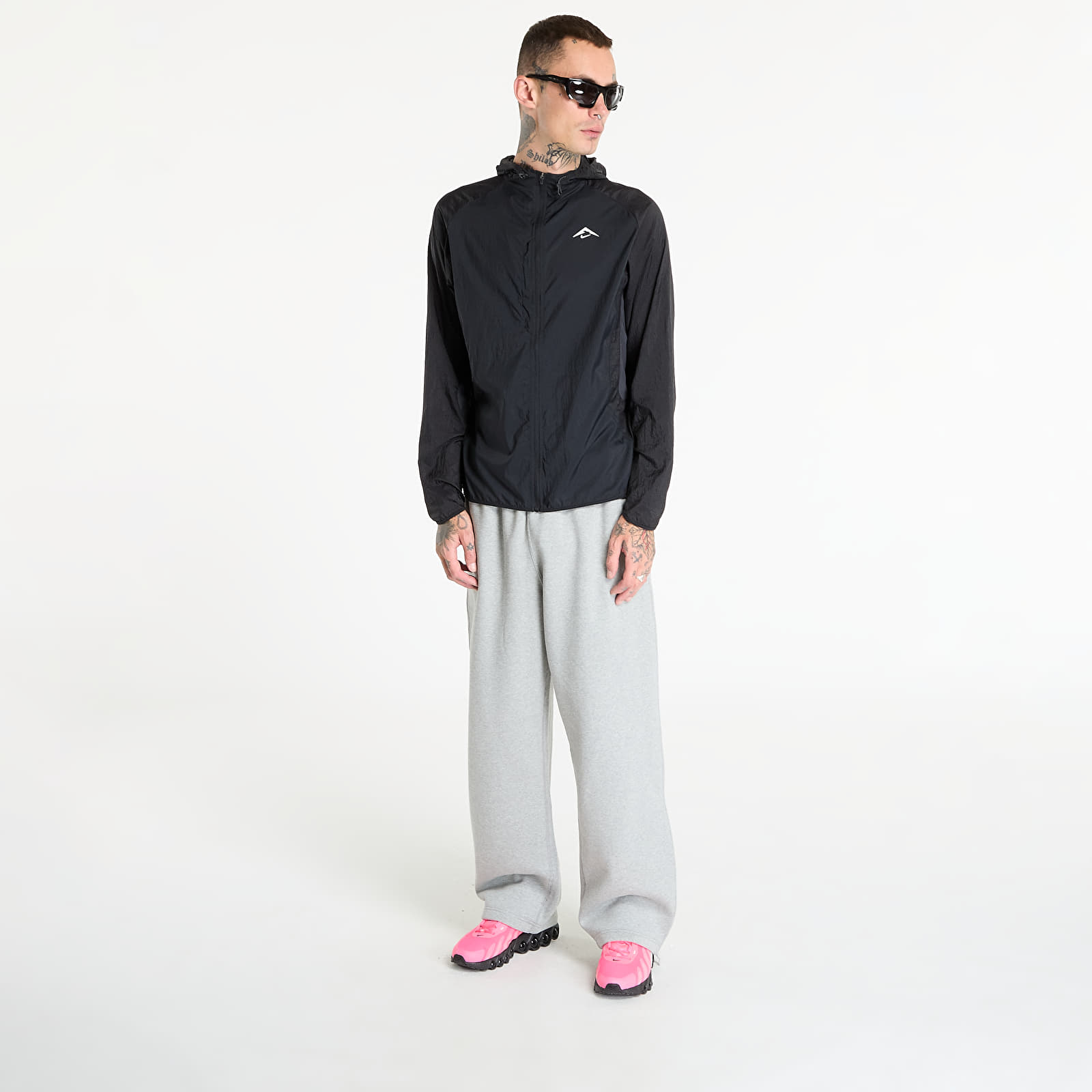 Pánské bundy Nike Trail Aireez Men's Running Jacket Black/ Anthracite/ Summit White