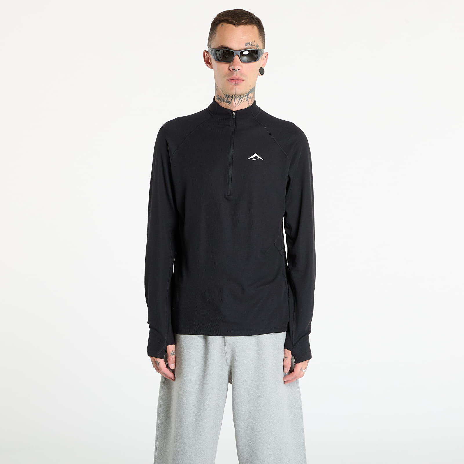 Чоловічі футболки Nike Trail Men's Dri-FIT 1/2-Zip Mid Layer Top Black/ Summit White