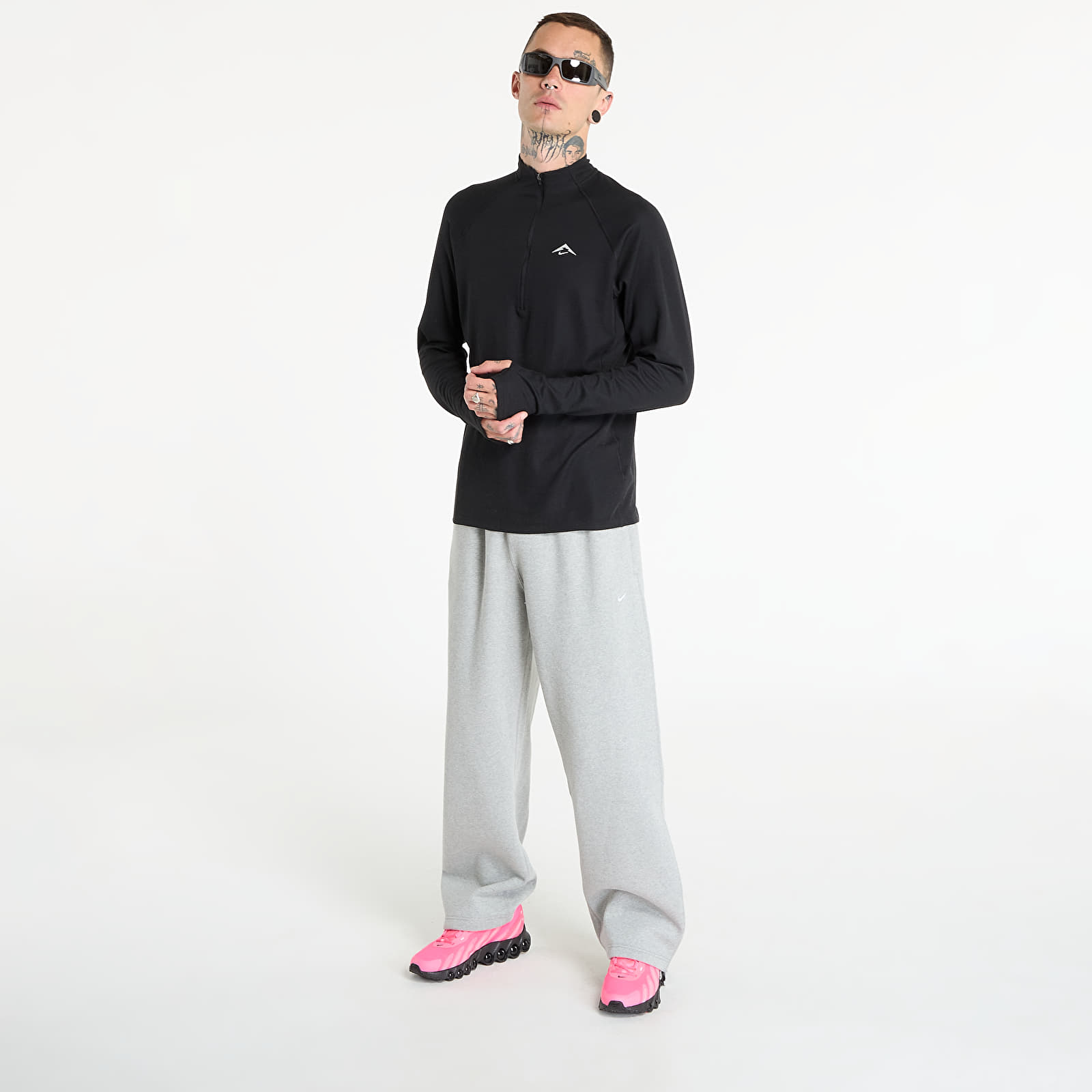 Чоловічі футболки Nike Trail Men's Dri-FIT 1/2-Zip Mid Layer Top Black/ Summit White
