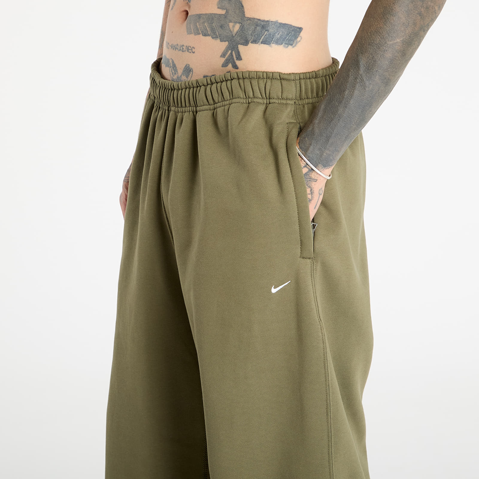 Мужские спортивные штаны Nike Solo Swoosh Men's Cuffed Fleece Pants Medium Olive/ Medium Olive/ White