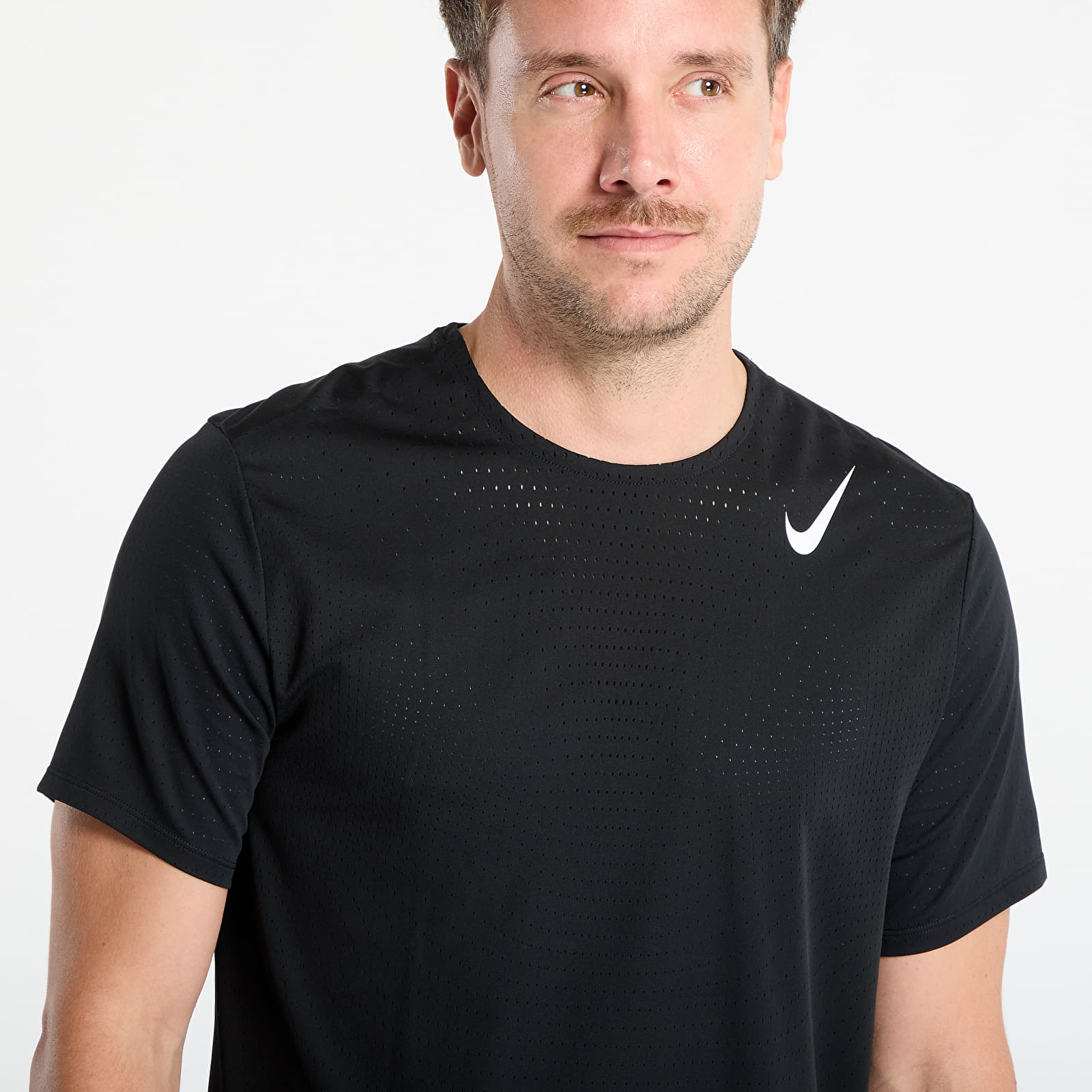 T-shirts för män Nike AeroSwift Men's Dri-FIT ADV Short-Sleeve Running Top Black/ Summit White