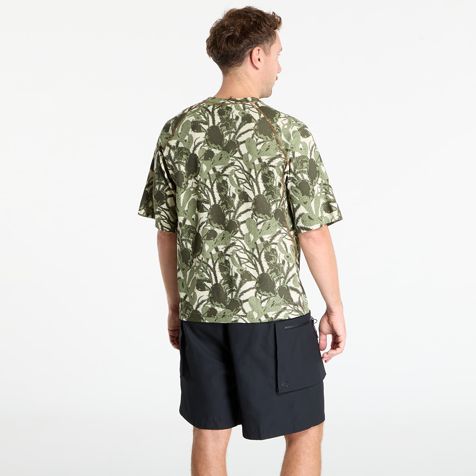 T-skjorter for menn Nike ACG "Chinati" Men's Dri-FIT ADV Short-Sleeve Top Lt Khaki/ Cargo Khaki/ Summit White