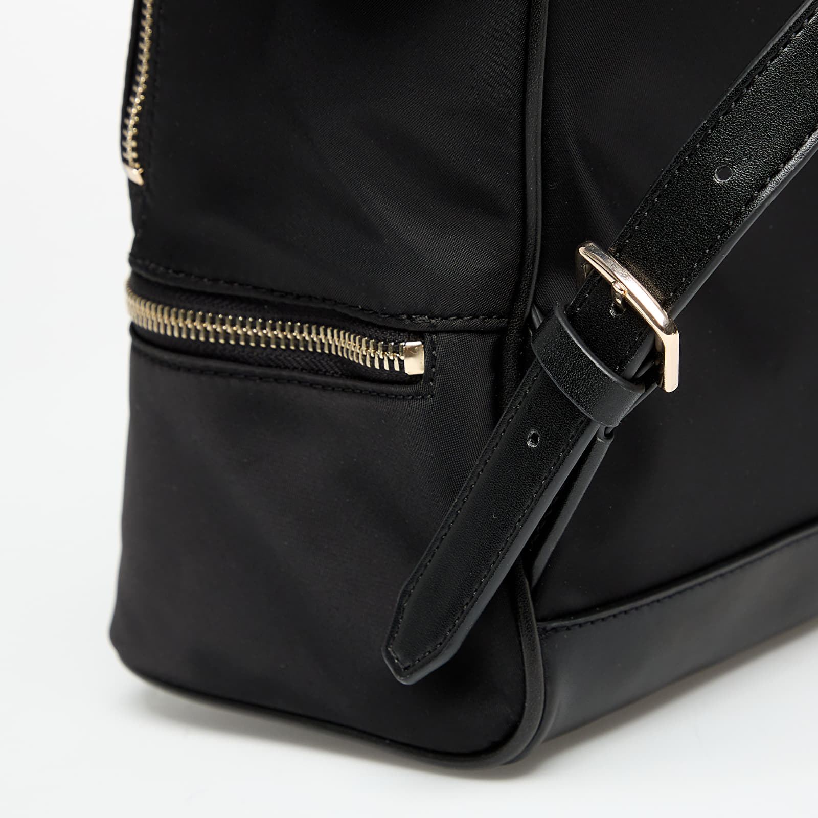 Mugursomas GUESS Follie Small Backpack Black