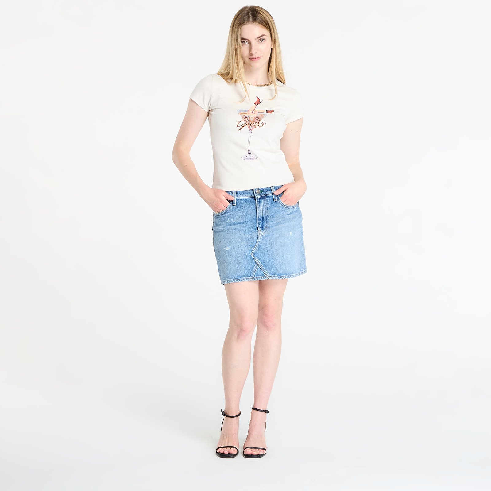 T-shirts  GUESS Ss Tini Boots Espresso R5 Tee Beige