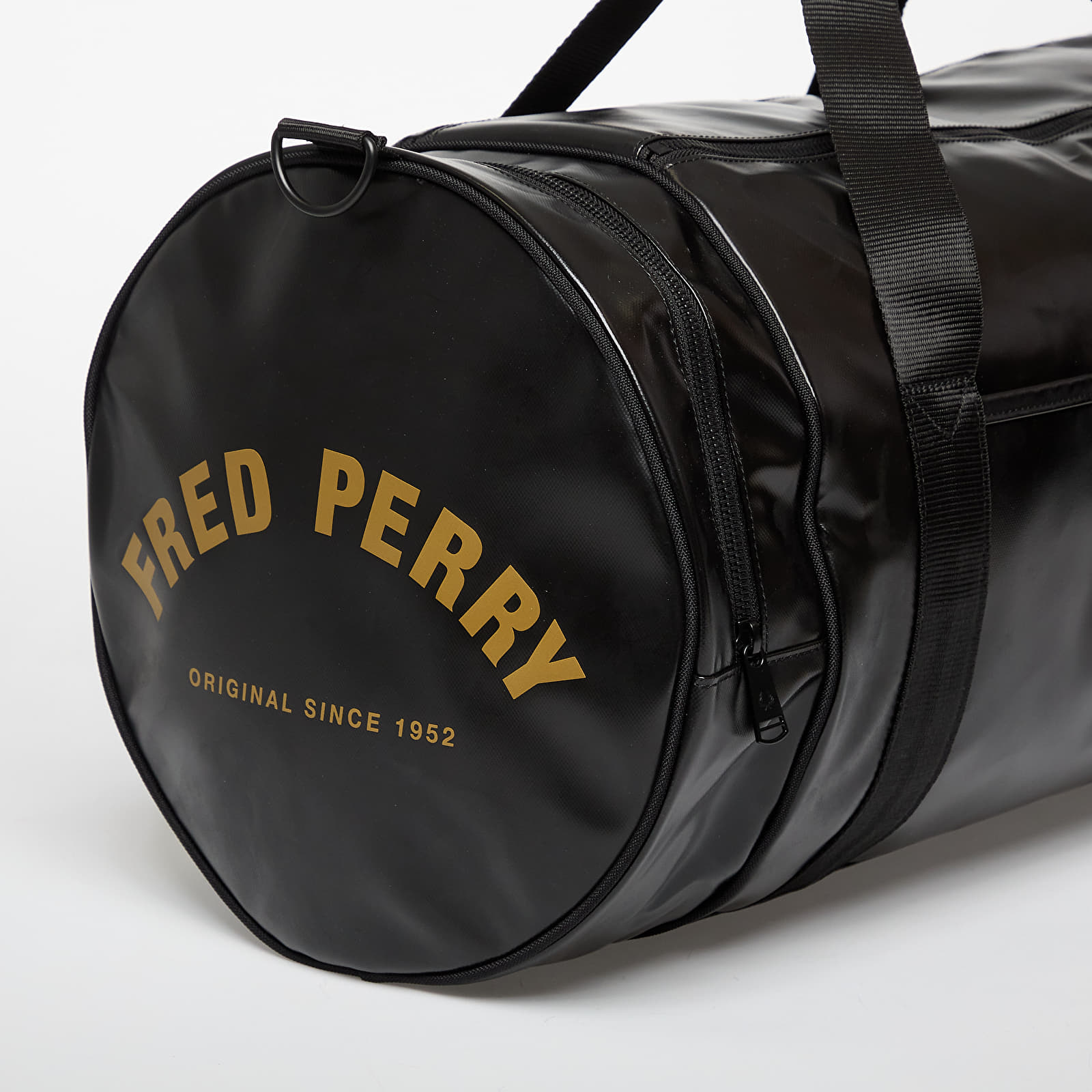 Duffle bag FRED PERRY Tonal Large Barrel Bag Black/ Gold