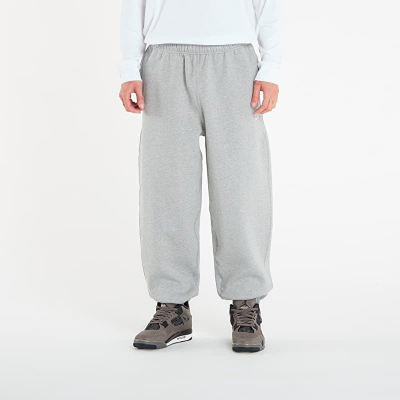Tepláky Nike Solo Swoosh Men's Cuffed Fleece Pants Dk Grey Heather/ Lt Smoke Grey/ White