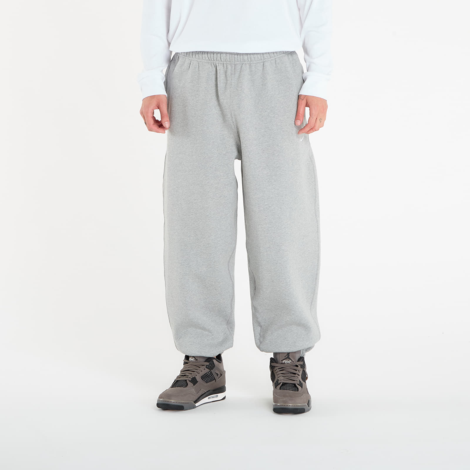 Joggingbukser Nike Solo Swoosh Men's Cuffed Fleece Pants Dk Grey Heather/ Lt Smoke Grey/ White