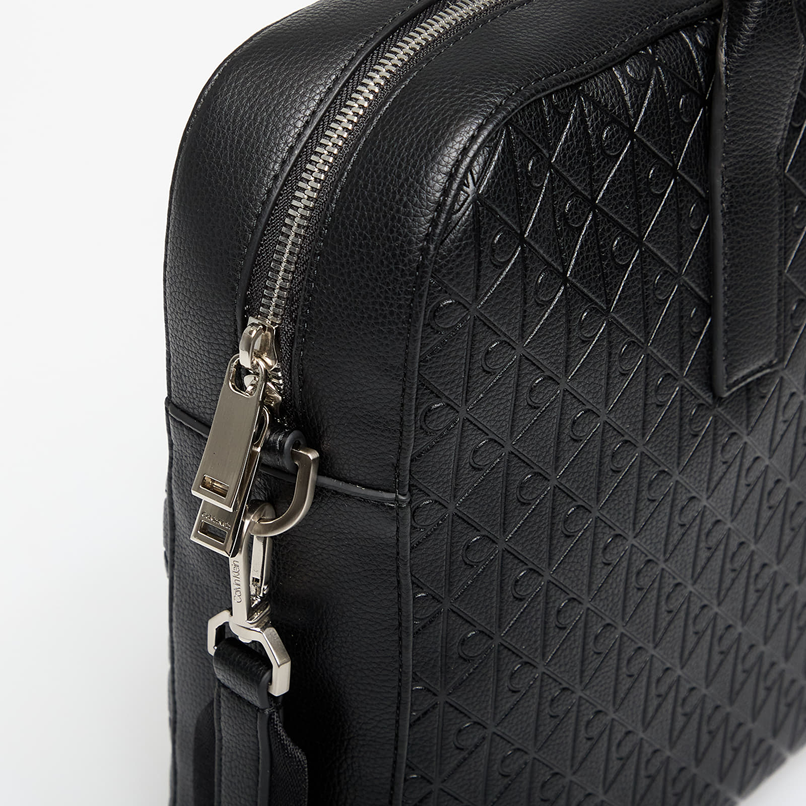 Pánské tašky přes rameno Calvin Klein Emblem Emboss Commut Workbag Black