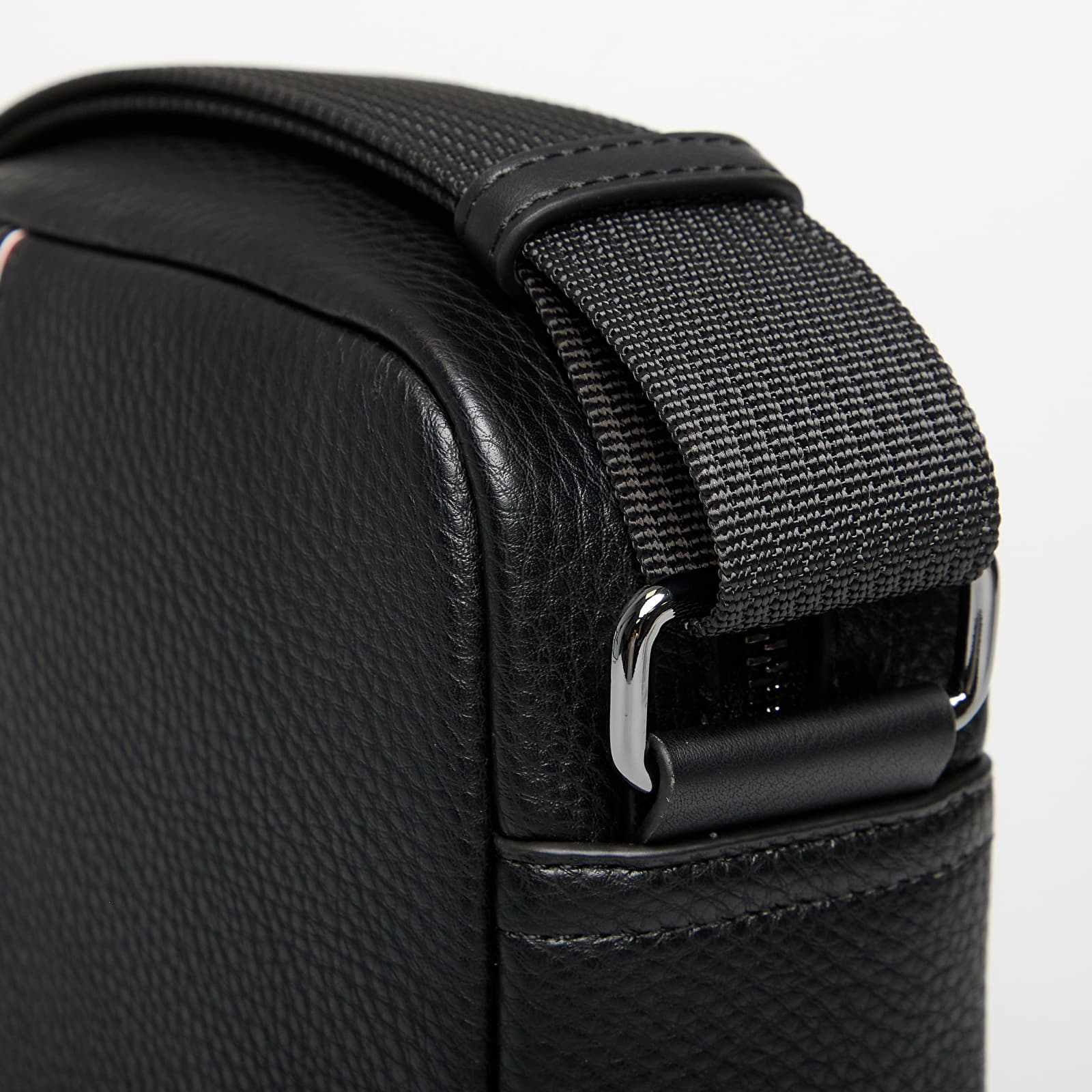 Sacs à bandoulière Tommy Hilfiger Central Mini Reporter Black