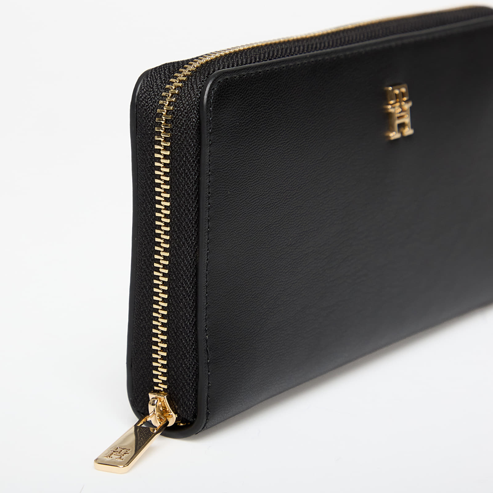 Vīriešu maki Tommy Hilfiger TH Monogram Zip-Around Wallet Black