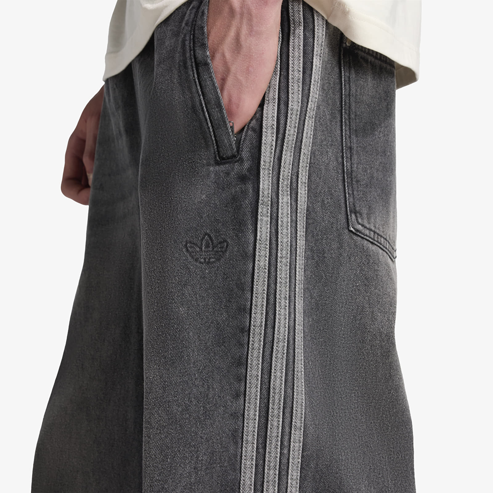 Byxor för män adidas ADILENIUM SEASON 4 TEAMGEIST DENIM JOGGER Black