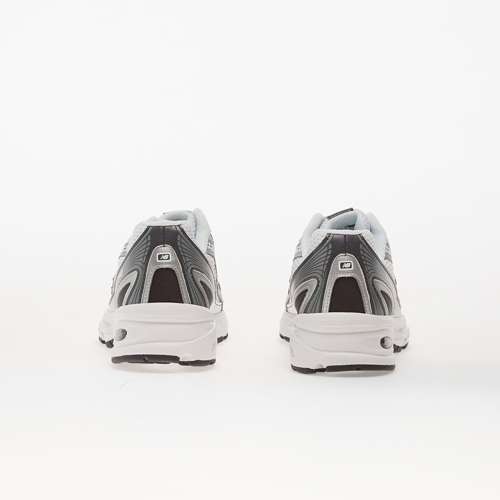 Vīriešu čības un apavi New Balance 740 White